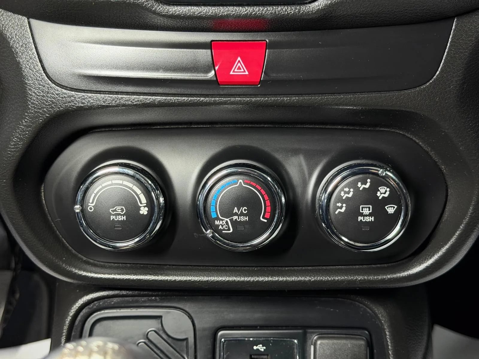 Used 2016 Jeep Renegade 75th Anniversary FWD image 35