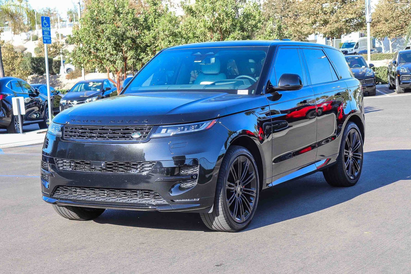 Used 2024 Land Rover Range Rover Sport Dynamic SE AWD/4WD image 3