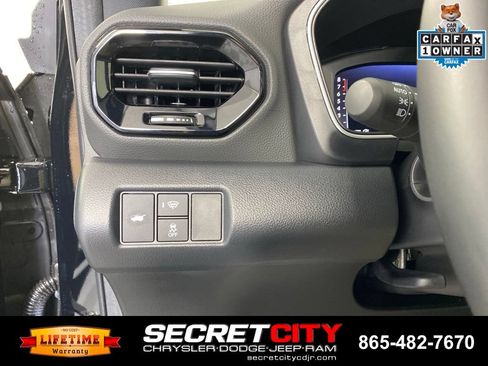 Used 2025 Honda Pilot Black Edition image 13
