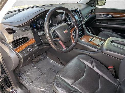Used 2020 Cadillac Escalade Premium Luxury w/ Escalade Sport Edition image 10