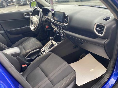 Used 2023 Hyundai Venue SEL FWD image 24