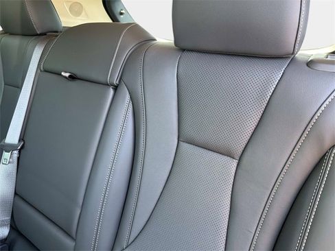 Used 2022 Buick Envision Essence w/ Technology Package I image 13