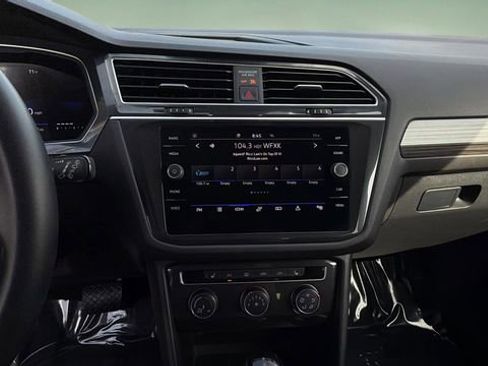 Used 2024 Volkswagen Tiguan SE image 27