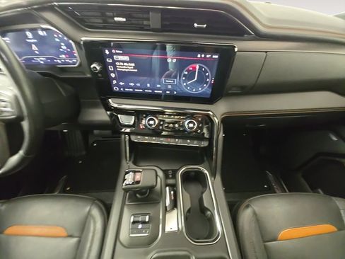 Used 2023 GMC Sierra 1500 AT4 w/ Technology Package AWD/4WD image 13
