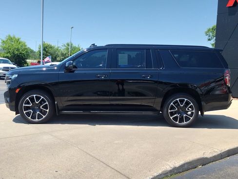 Used 2023 Chevrolet Suburban RST w/ Luxury Package AWD/4WD image 8
