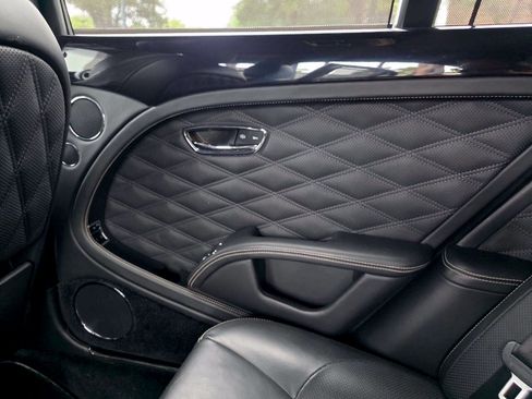 Used 2017 Bentley Mulsanne RWD image 96