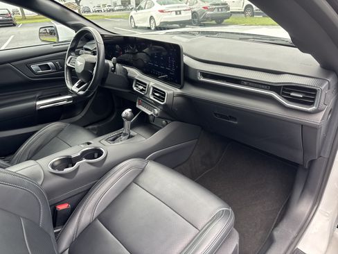 Used 2025 Ford Mustang Premium RWD image 29