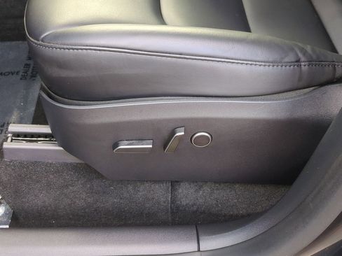 Used 2024 Tesla Model Y Long Range image 18