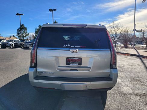 Used 2016 Cadillac Escalade Luxury AWD/4WD image 5