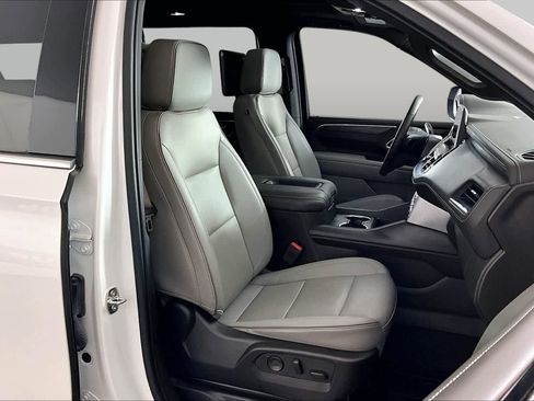 Certified 2023 GMC Yukon XL SLT w/ SLT Premium Package AWD/4WD image 9