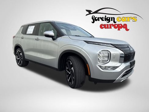 Used 2024 Mitsubishi Outlander SE Black Edition image 3