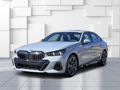 Used 2026 BMW 530i xDrive w/ M Sport Package AWD/4WD image 3
