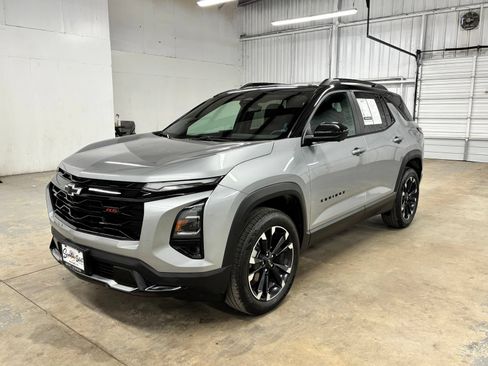 Used 2025 Chevrolet Equinox RS w/ Safety and Technology Package FWD image 3
