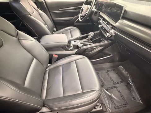 Certified 2025 Kia Telluride S FWD image 18