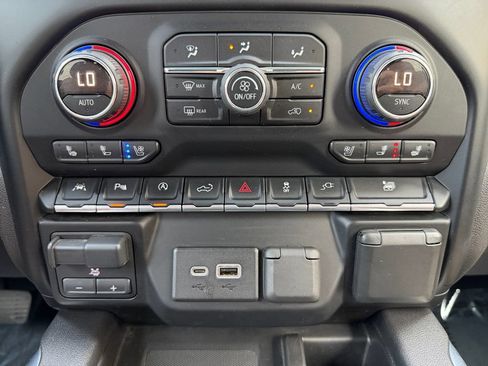 Used 2019 Chevrolet Silverado 1500 High Country AWD/4WD image 21