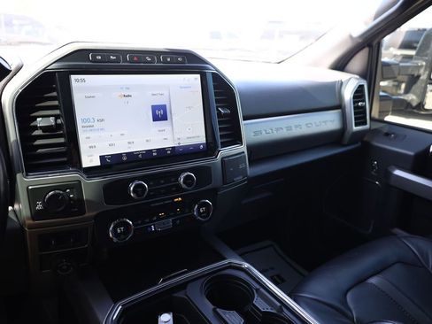Used 2022 Ford F350 Platinum w/ Tremor Off-Road Package AWD/4WD image 15