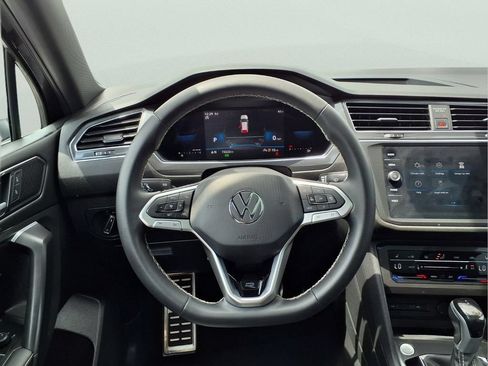 Used 2023 Volkswagen Tiguan SE R-Line AWD/4WD image 15