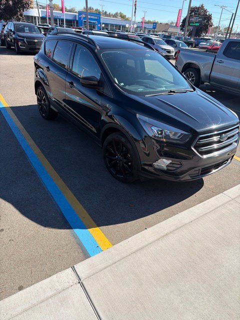 Used 2017 Ford Escape SE w/ Equipment Group 201A AWD/4WD image 1