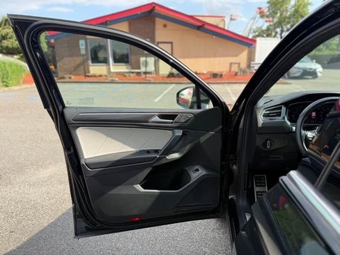 Used 2020 Volkswagen Tiguan SEL Premium R-Line image 17