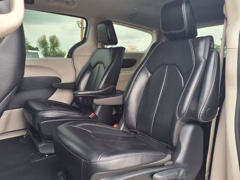 Used 2024 Chrysler Pacifica Select FWD image 14