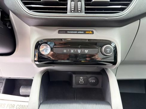 Used 2025 Ford Escape SE FWD image 31