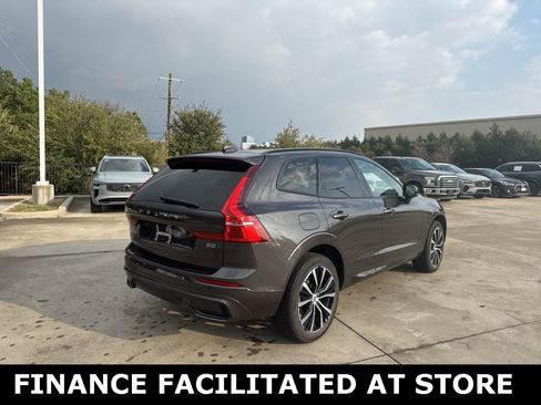 Certified 2025 Volvo XC60 B5 Plus image 5