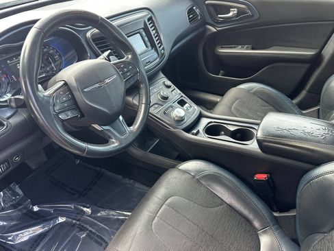 Used 2015 Chrysler 200 S FWD image 9