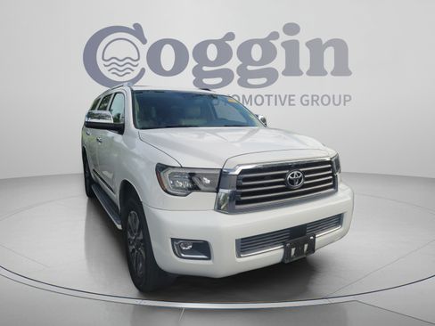 Used 2019 Toyota Sequoia Limited w/ Safety & Convenience Package AWD/4WD image 5