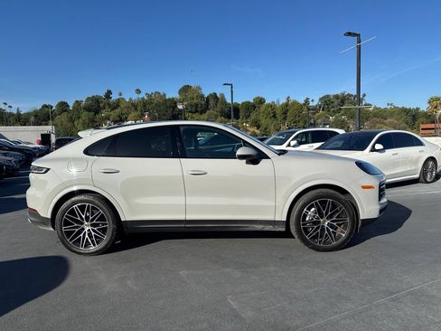 Used 2024 Porsche Cayenne Coupe AWD/4WD image 4