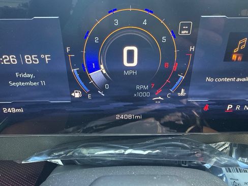 Used 2024 Chevrolet Traverse RS FWD image 14