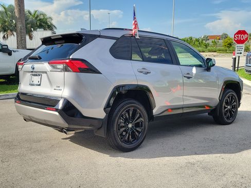 Used 2024 Toyota RAV4 SE image 5