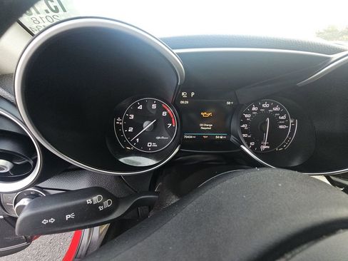 Used 2018 Alfa Romeo Giulia image 11