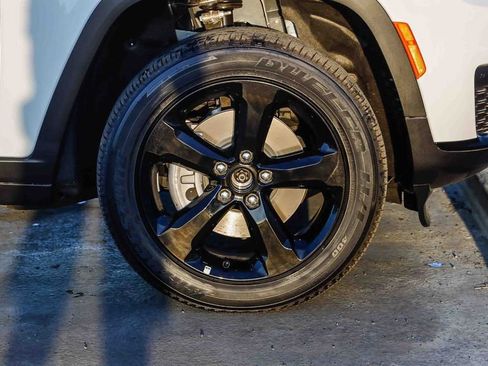 New 2025 Jeep Grand Cherokee L Altitude image 11