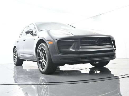 Certified 2025 Porsche Macan w/ Premium Package Plus AWD/4WD image 55