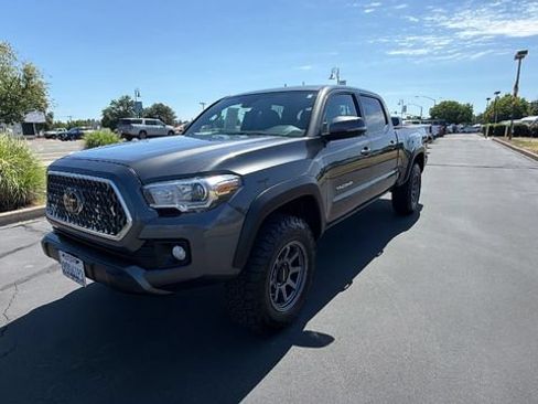 Used 2018 Toyota Tacoma TRD Off-Road w/ Technology Package AWD/4WD image 1