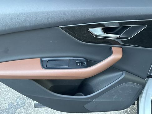 Used 2023 Audi Q7 2.0T Premium w/ Convenience Package image 35