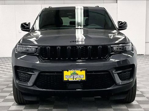 Used 2024 Jeep Grand Cherokee Altitude AWD/4WD image 4