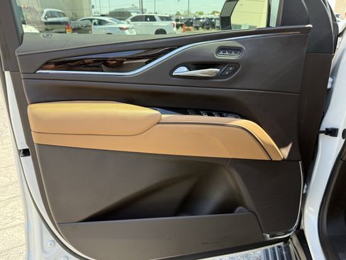 Used 2024 Cadillac Escalade ESV Sport w/ LPO, ONYX Package image 10