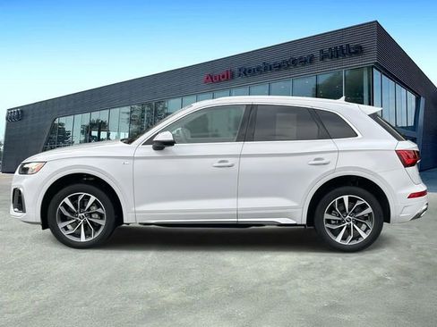Used 2023 Audi Q5 2.0T Premium w/ Convenience Package AWD/4WD image 2