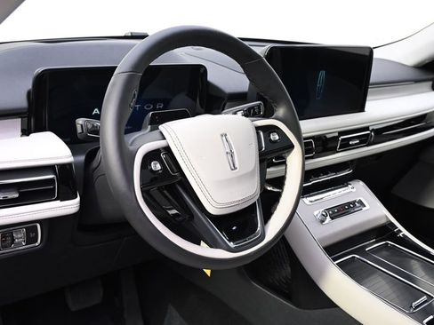 New 2026 Lincoln Aviator Reserve image 11