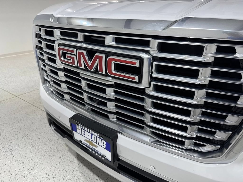 Used 2025 GMC Yukon Denali AWD/4WD image 30