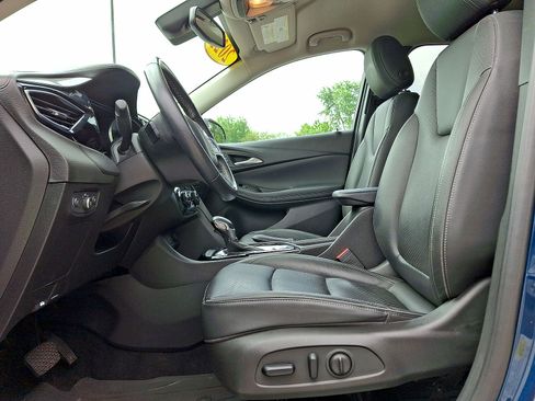 Used 2021 Buick Encore GX Essence FWD image 11