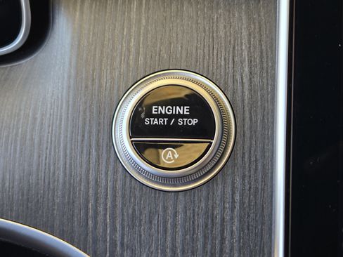 Used 2025 Mercedes-Benz C 300 Sedan image 21