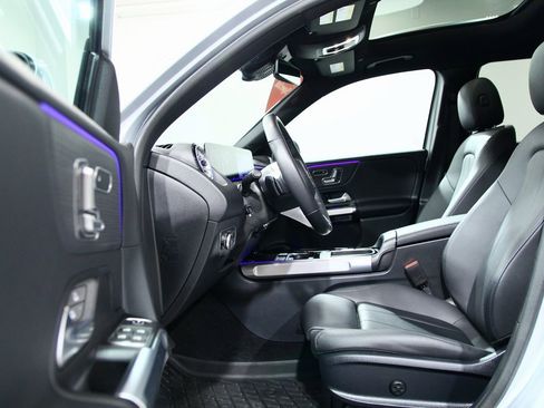 Used 2025 Mercedes-Benz GLB 250 4MATIC image 19