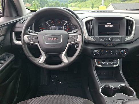 Used 2024 GMC Terrain SLE AWD/4WD image 11