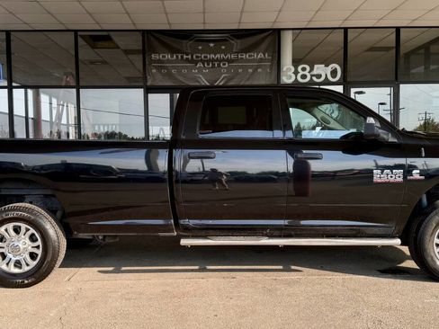 Used 2018 RAM 2500 Tradesman w/ Chrome Appearance Group image 2