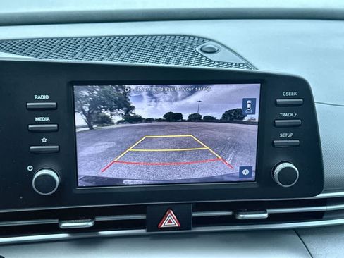 Used 2023 Hyundai Elantra SE FWD image 19