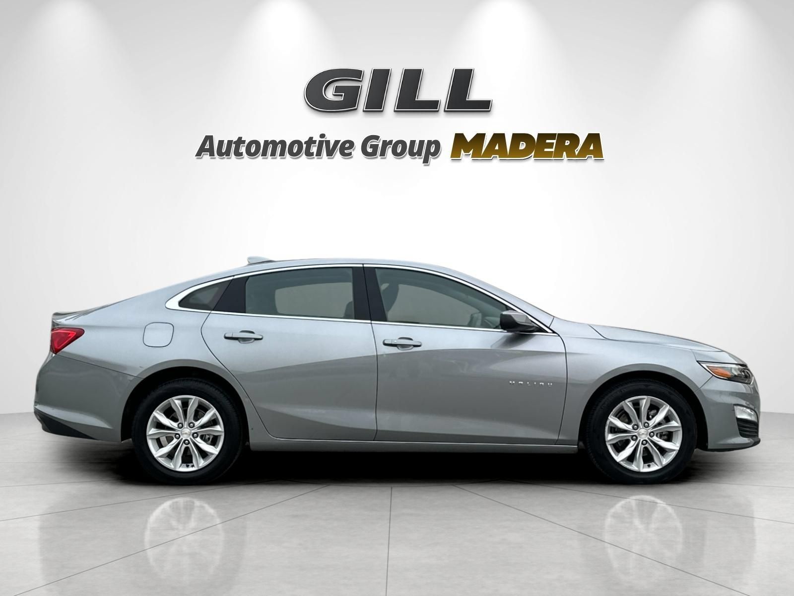 Used 2025 Chevrolet Malibu LT FWD image 2