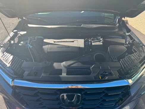 Used 2024 Honda Pilot Touring image 22