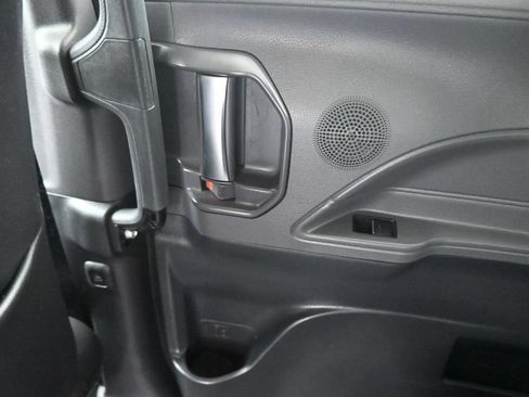 Used 2021 Toyota Sienna XSE FWD image 34